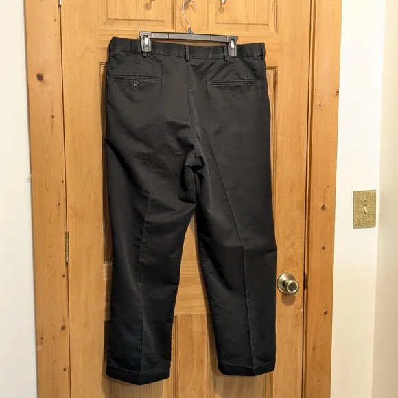 Dockers D4 Khaki Pants Men's 36x30 Black Classic Fit Pleated Relaxed Straight - Picture 5 of 10